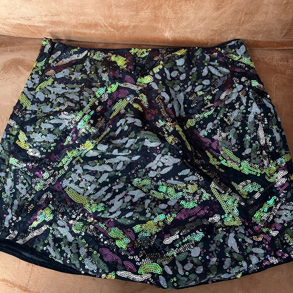 STUNNING ZARA SKIRT SIZE SMALL